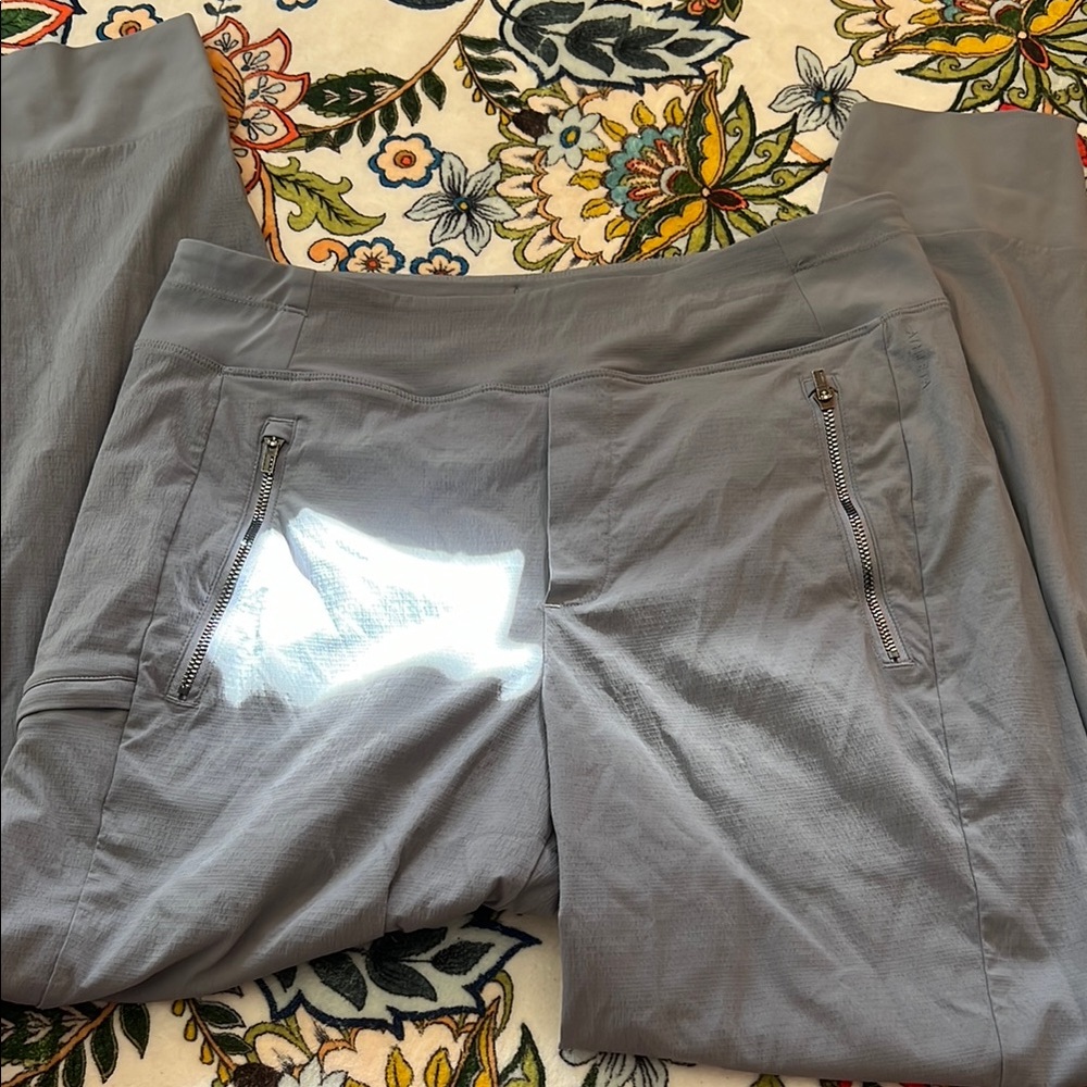 Athleta Trekkie north joggers size 6